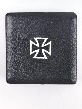 Eisernes Kreuz 1. Klasse 1939 im Etui. Hersteller "20" auf der Nadel für Zimmermann . Sehr guter Zustand