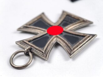 Eisernes Kreuz 2. Klasse 1939. Volle Schwärzung, guter Zustand, ohne Herstellermarkierung. Band beiliegend