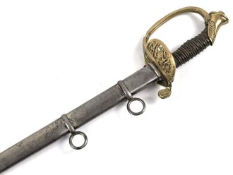 Sachsen, Degen für Offiziere Modell 1867. Klinge " garantiert Eisenhauer" sowie geätztes Monogramm "AR unter Krone" (König Albert 1873 - 1902). Guter Gesamtzustand