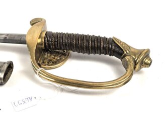 Sachsen, Degen für Offiziere Modell 1867. Klinge " garantiert Eisenhauer" sowie geätztes Monogramm "AR unter Krone" (König Albert 1873 - 1902). Guter Gesamtzustand
