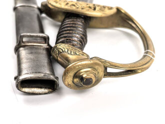 Sachsen, Degen für Offiziere Modell 1867. Klinge " garantiert Eisenhauer" sowie geätztes Monogramm "AR unter Krone" (König Albert 1873 - 1902). Guter Gesamtzustand
