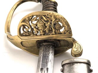 Sachsen, Degen für Offiziere Modell 1867. Klinge " garantiert Eisenhauer" sowie geätztes Monogramm "AR unter Krone" (König Albert 1873 - 1902). Guter Gesamtzustand