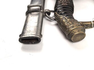 Preussen, Infanterie Offiziers Degen Modell 1889 . Das Grifftsück in Luxusausführung, die Scheide vernickelt. Klinge ohne Hersteller