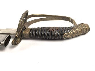 Preussen, Infanterie Offiziers Degen Modell 1889 . Das Grifftsück in Luxusausführung, die Scheide vernickelt. Klinge ohne Hersteller