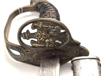 Preussen, Infanterie Offiziers Degen Modell 1889 . Das Grifftsück in Luxusausführung, die Scheide vernickelt. Klinge ohne Hersteller