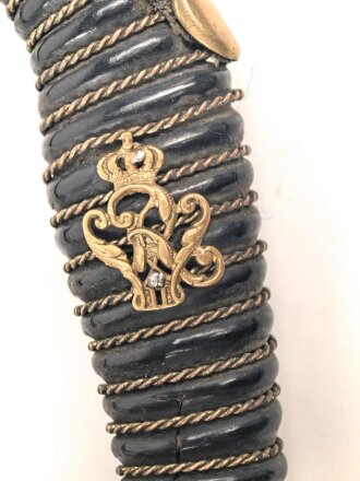 Preussen, IOD89, Infanterie Offiziers Degen Modell 1889. Das "Griffemblem" sicherlich neuzeitlich befestigt, vermutlich aus Teilen zusammengesetztes Stück