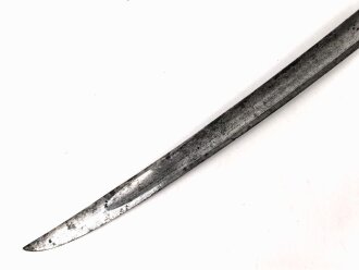 Frankreich, Säbel für Infanterie Offiziere um 1800. Seitenbügel des Griffes beweglich, beidseitig verzierte, saubere Klinge. Insgesamt in für das Alter sehr gutem Zustand.