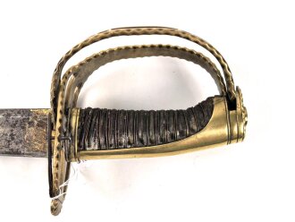 Frankreich, Säbel für Infanterie Offiziere um 1800. Seitenbügel des Griffes beweglich, beidseitig verzierte, saubere Klinge. Insgesamt in für das Alter sehr gutem Zustand.