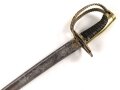 Frankreich, Säbel für Infanterie Offiziere um 1800. Seitenbügel des Griffes beweglich, beidseitig verzierte, saubere Klinge. Insgesamt in für das Alter sehr gutem Zustand.