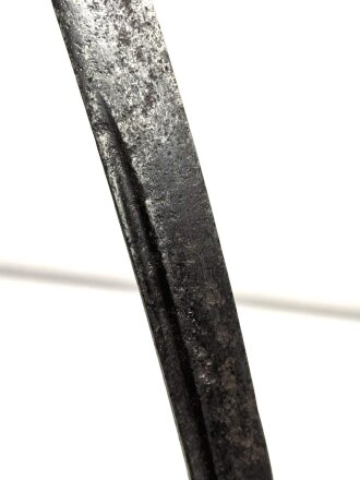 Grenadiersäbel, Messinggefäß in einfacher Ausführung, die narbige Klinge gereinigt. Alter und Herkunft unbekannt.