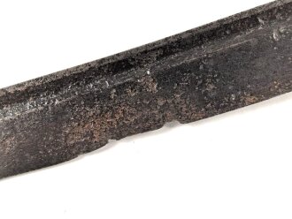Grenadiersäbel, Messinggefäß in einfacher Ausführung, die narbige Klinge gereinigt. Alter und Herkunft unbekannt.
