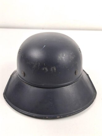 Stahlhelm Luftschutz, in allen Teilen originales Stück, ungereinigt