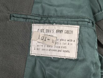U.S. Army, Uniformjacke datiert 1981. Die Effekten scheinbar original vernäht, dazu eine passende Hose.