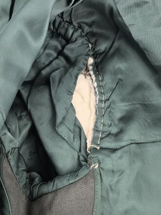 U.S. Army, Uniformjacke datiert 1981. Die Effekten scheinbar original vernäht, dazu eine passende Hose.