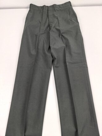 U.S. Army, Uniformjacke datiert 1981. Die Effekten scheinbar original vernäht, dazu eine passende Hose.