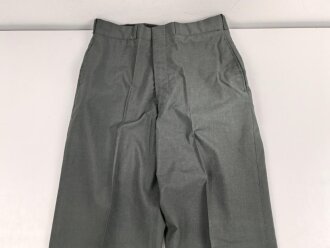 U.S. Army, Uniformjacke datiert 1981. Die Effekten scheinbar original vernäht, dazu eine passende Hose.