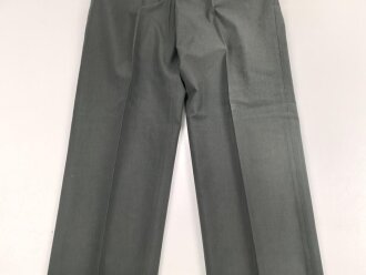 U.S. Army, Uniformjacke datiert 1981. Die Effekten scheinbar original vernäht, dazu eine passende Hose.