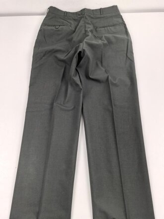 U.S. Army, Uniformjacke datiert 1981. Die Effekten scheinbar original vernäht, dazu eine passende Hose.