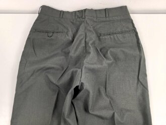 U.S. Army, Uniformjacke datiert 1981. Die Effekten scheinbar original vernäht, dazu eine passende Hose.