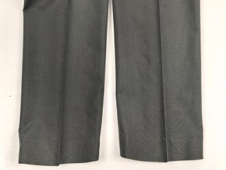 U.S. Army, Uniformjacke datiert 1981. Die Effekten scheinbar original vernäht, dazu eine passende Hose.