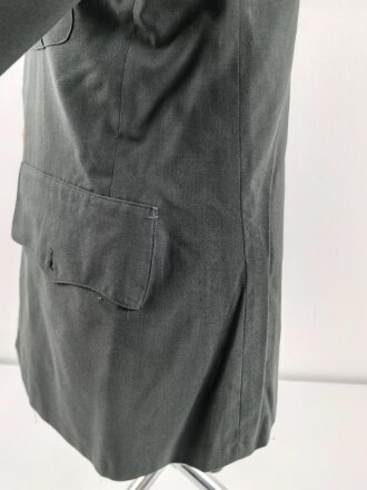 U.S. Army, Uniformjacke datiert 1981. Die Effekten scheinbar original vernäht, dazu eine passende Hose.