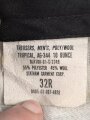 U.S. Army, Uniformjacke datiert 1981. Die Effekten scheinbar original vernäht, dazu eine passende Hose.