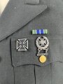 U.S. Army, Uniformjacke datiert 1981. Die Effekten scheinbar original vernäht, dazu eine passende Hose.