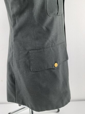 U.S. Army, Uniformjacke datiert 1971. Die Effekten scheinbar original vernäht, dazu eine passende Hose.