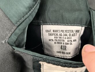 U.S. Army, Uniformjacke datiert 1971. Die Effekten scheinbar original vernäht, dazu eine passende Hose.