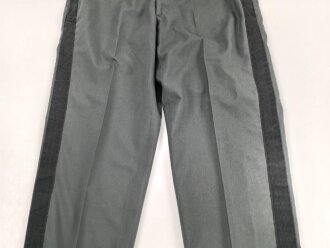 U.S. Army, Uniformjacke datiert 1971. Die Effekten scheinbar original vernäht, dazu eine passende Hose.
