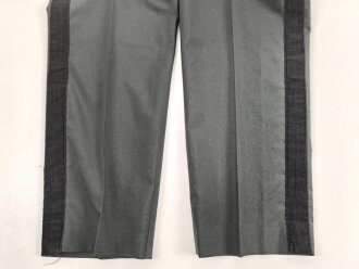 U.S. Army, Uniformjacke datiert 1971. Die Effekten scheinbar original vernäht, dazu eine passende Hose.