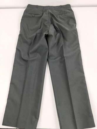 U.S. Army, Uniformjacke datiert 1971. Die Effekten scheinbar original vernäht, dazu eine passende Hose.