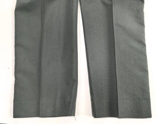 U.S. Army, Uniformjacke datiert 1971. Die Effekten scheinbar original vernäht, dazu eine passende Hose.