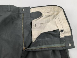 U.S. Army, Uniformjacke datiert 1971. Die Effekten scheinbar original vernäht, dazu eine passende Hose.
