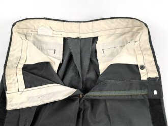 U.S. Army, Uniformjacke datiert 1971. Die Effekten scheinbar original vernäht, dazu eine passende Hose.