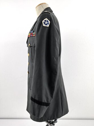 U.S. Army, Uniformjacke datiert 1971. Die Effekten scheinbar original vernäht, dazu eine passende Hose.