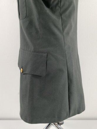 U.S. Army, Uniformjacke datiert 1971. Die Effekten scheinbar original vernäht, dazu eine passende Hose.