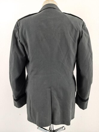U.S. Army, Uniformjacke datiert 1971. Die Effekten scheinbar original vernäht, dazu eine passende Hose.