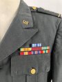 U.S. Army, Uniformjacke datiert 1971. Die Effekten scheinbar original vernäht, dazu eine passende Hose.