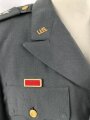 U.S. Army, Uniformjacke datiert 1971. Die Effekten scheinbar original vernäht, dazu eine passende Hose.