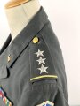 U.S. Army, Uniformjacke datiert 1971. Die Effekten scheinbar original vernäht, dazu eine passende Hose.