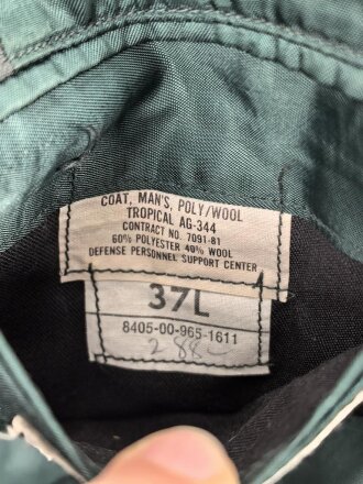 U.S. Army, Uniformjacke vermutlich aus dem 1980iger Jahren. Die Effekten scheinbar original vernäht