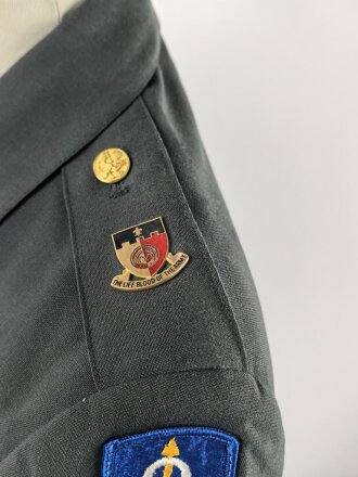 U.S. Army, Uniformjacke vermutlich aus dem 1980iger Jahren. Die Effekten scheinbar original vernäht