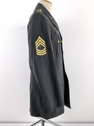 U.S. Army, Uniformjacke vermutlich aus dem 1980iger Jahren. Die Effekten scheinbar original vernäht