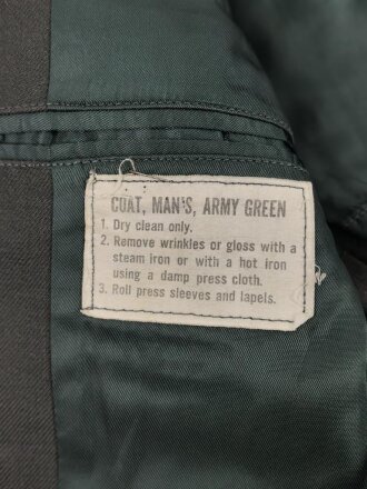 U.S. Army, Uniformjacke datiert 1975. Die Effekten scheinbar original vernäht