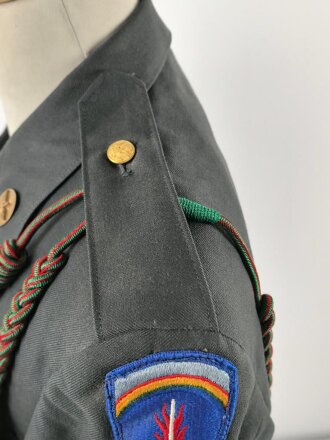 U.S. Army, Uniformjacke datiert 1975. Die Effekten scheinbar original vernäht