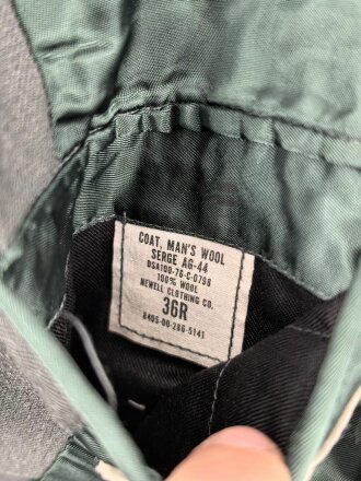 U.S. Army, Uniformjacke datiert 1976. Die Effekten scheinbar original vernäht, dazu eine passende Hose.