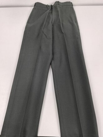 U.S. Army, Uniformjacke datiert 1976. Die Effekten scheinbar original vernäht, dazu eine passende Hose.