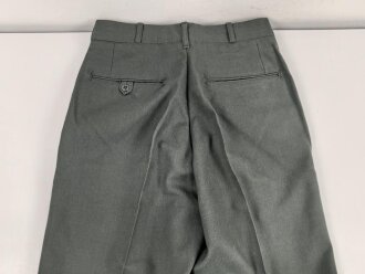 U.S. Army, Uniformjacke datiert 1976. Die Effekten scheinbar original vernäht, dazu eine passende Hose.