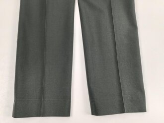 U.S. Army, Uniformjacke datiert 1976. Die Effekten scheinbar original vernäht, dazu eine passende Hose.